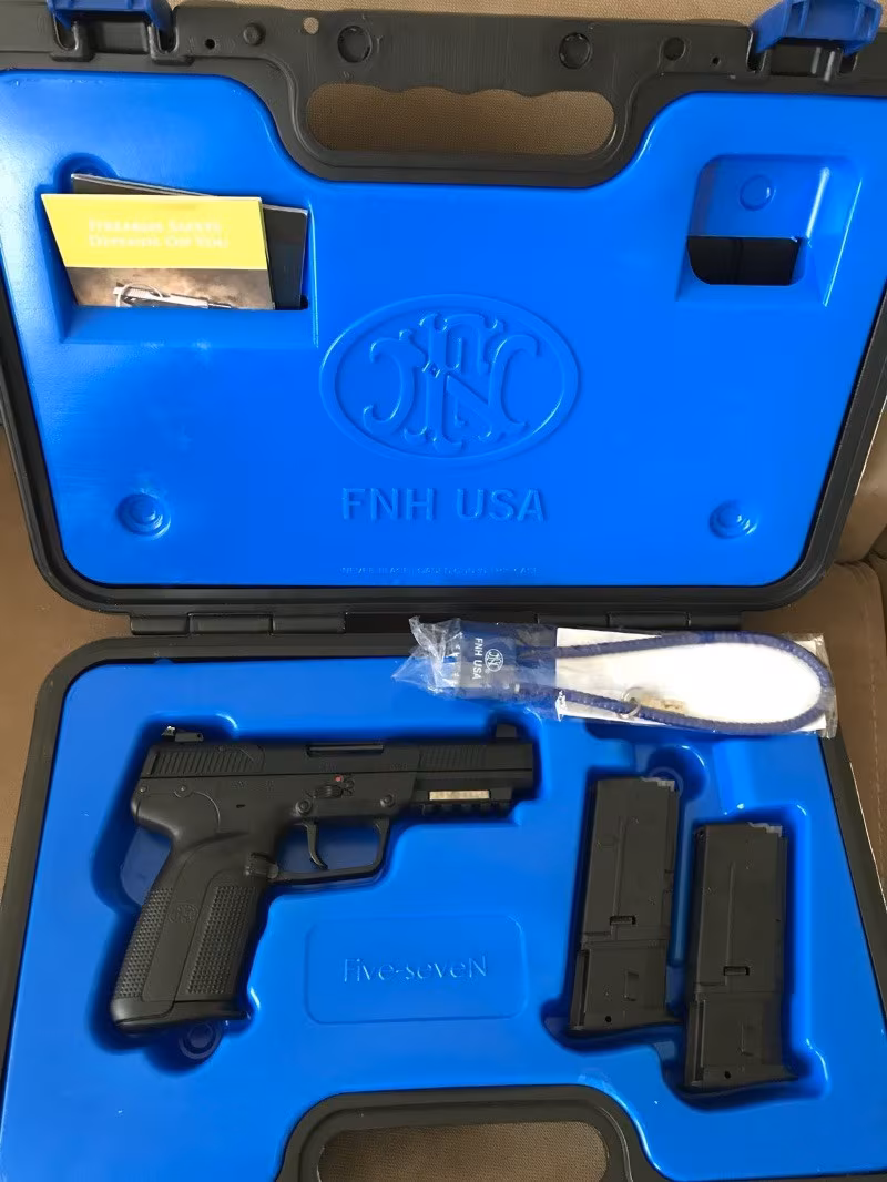 FN 5.7 ( Five-Seven)
