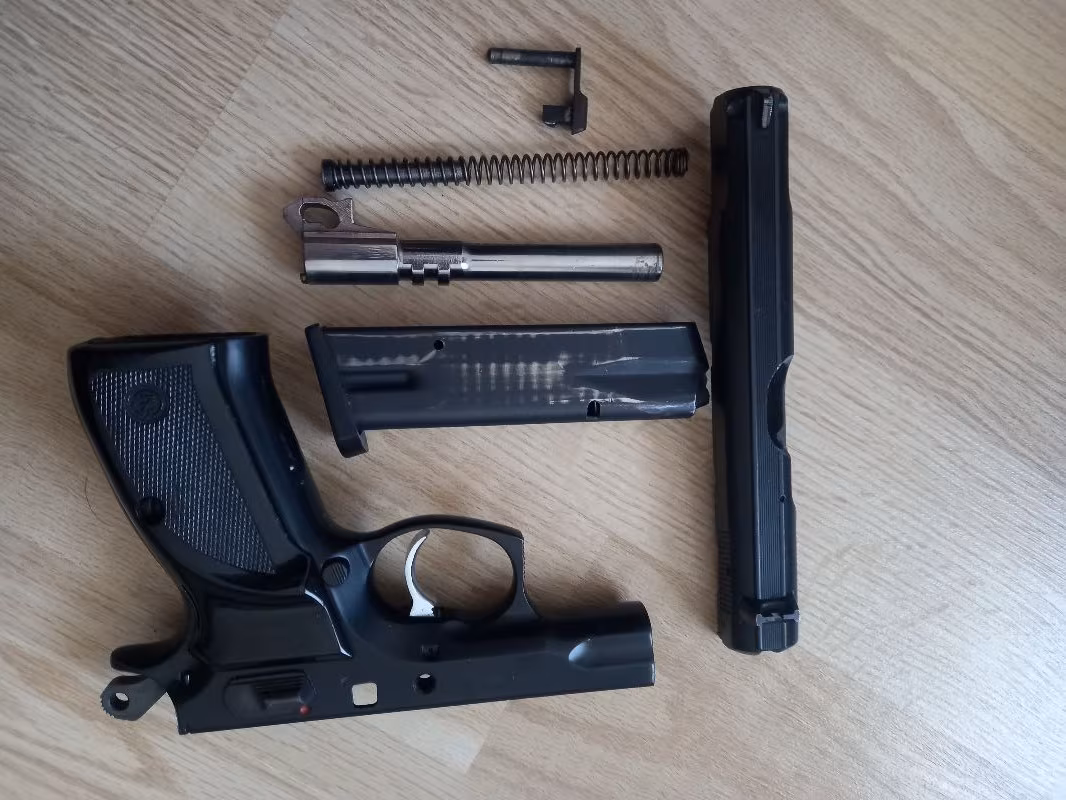 EMEKLİ POLİSTEN CZ75