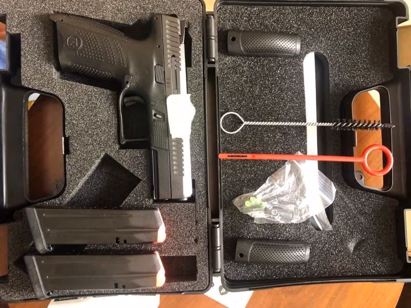 Türkiye, İzmir Sıfır kutusunda CZ P-10S