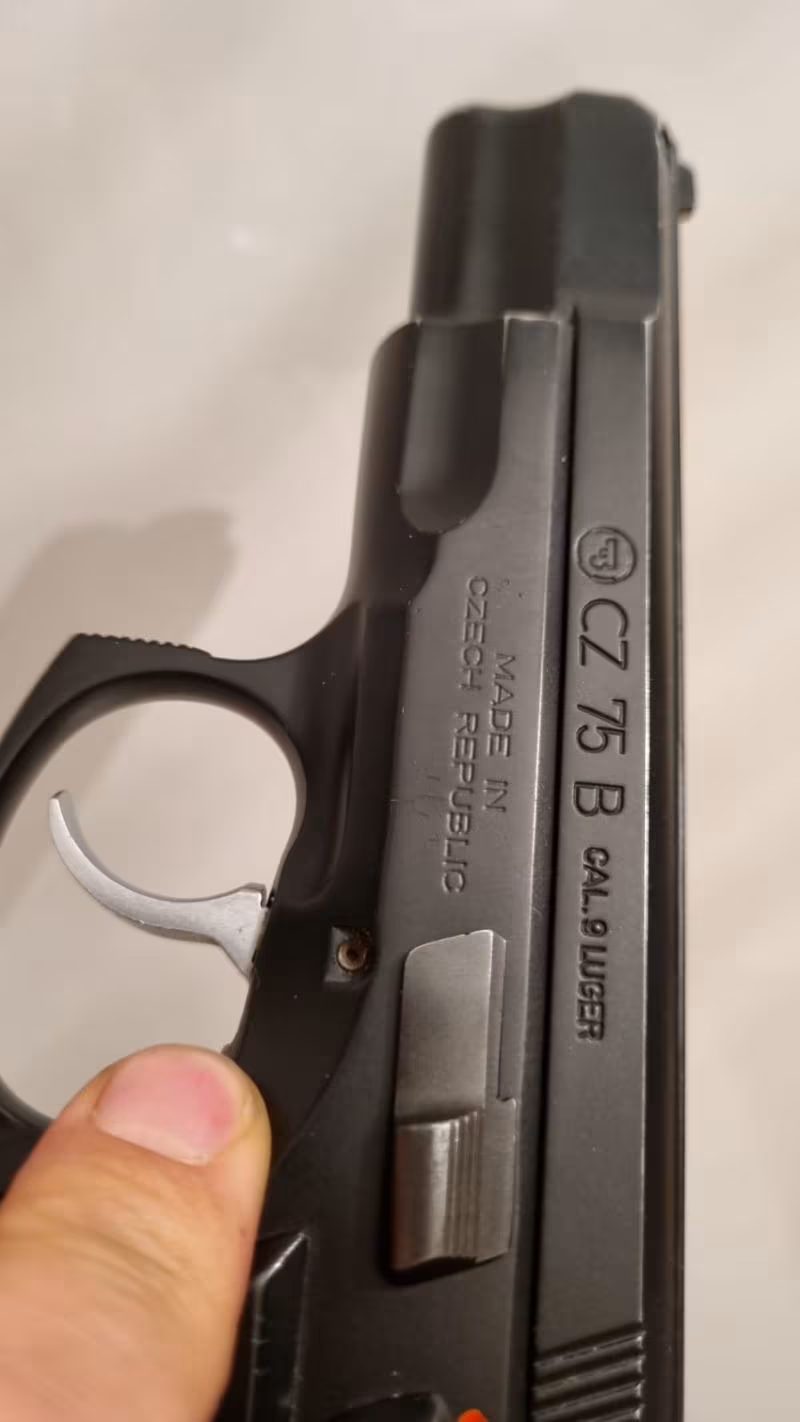 Emekli polis memurundan  CZ 75 B