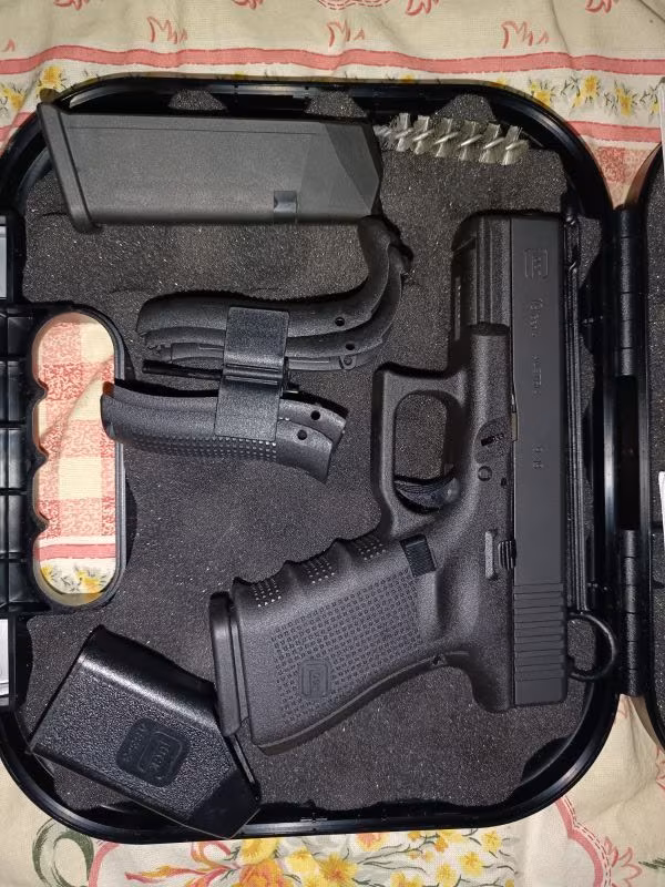 SIFIR GLOCK 19 GEN4  AVUSTURYA' GLOCK 19 GEN 4 TABANCA  EŞİ YOK BULUNDURMA RUHSATLI OLDUĞU İÇİN KUTUSUNDA KASADA MUHAFAZA EDİLMİŞ