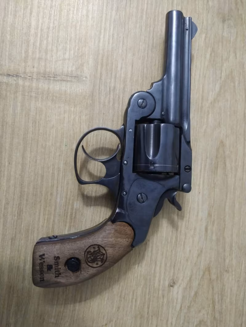 Ruhsatlı 1882 model 143 yaşında Smith wesson model 4