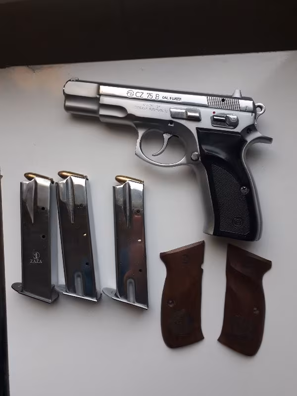 EMEKLİ POLİS MEMURUNDAN SATILIK TEMİZ CZ 75B