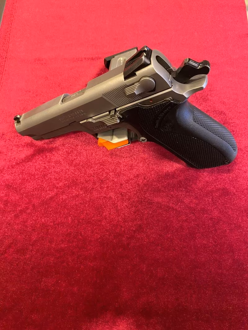 Sahibinden Temiz Smith&Wesson 5906 9x19 mm Tabanca