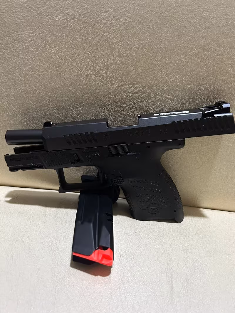 Sifir kutusunda hic kullanilmamis CZ P 10 S