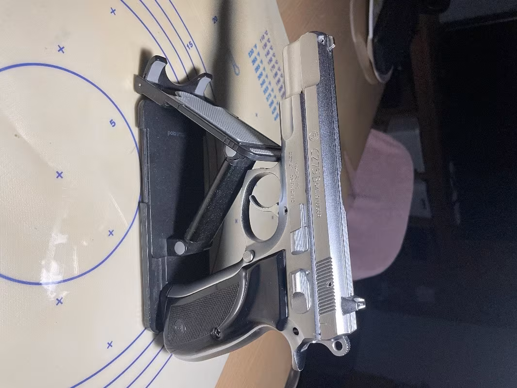 CZ-75 B Çekoslovakya, ÇEK Yapımı Tabanca