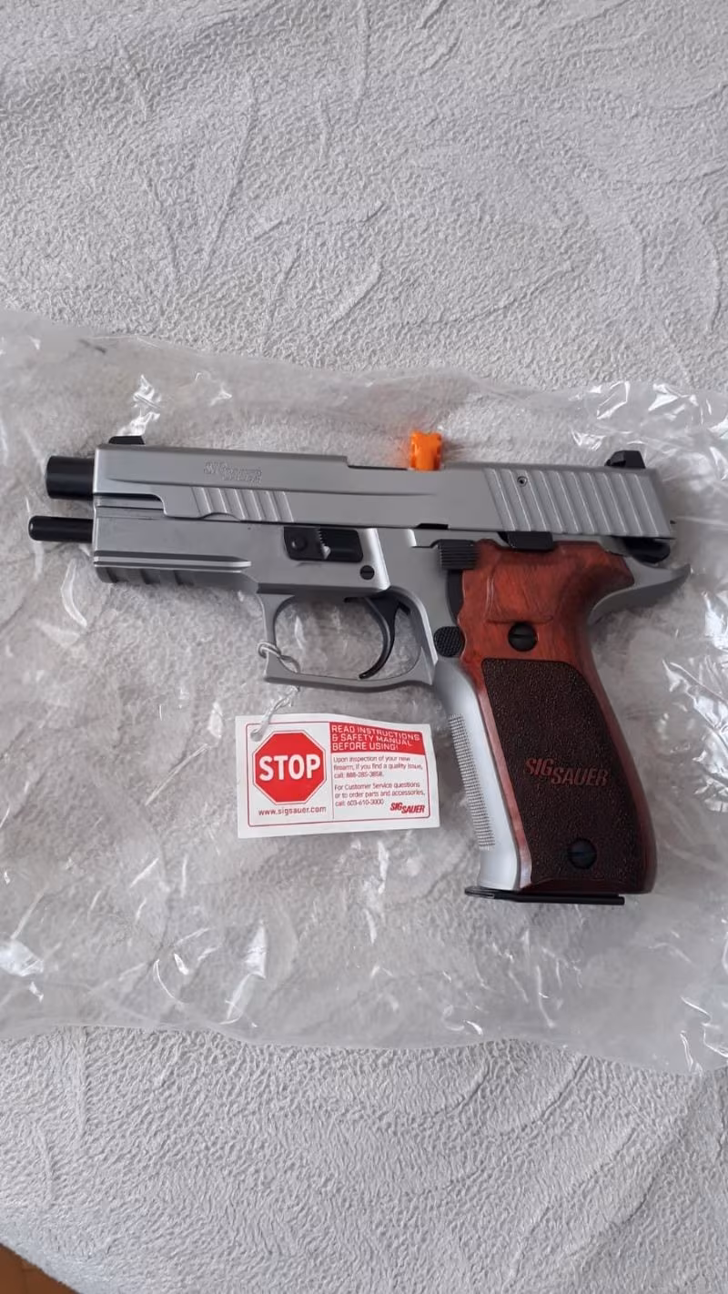Emekli kamu görevlisinden Sig Sauer P 226 Stainless satılık silah