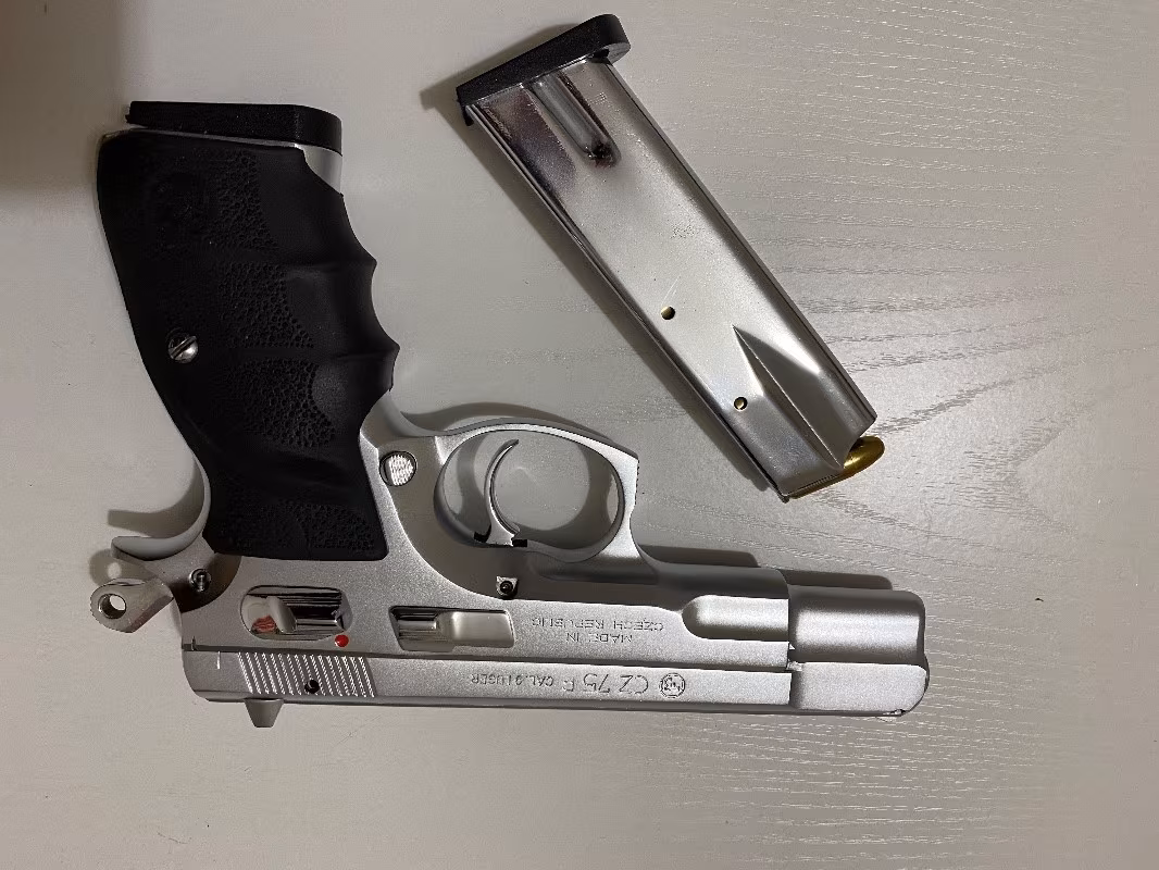 Memurdan sıfır yapılı CZ 75 B