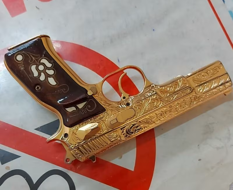 SIFIR AYARINDA SARSILMAZ KILINÇ 2000 LIGHT ALTIN GRAVÜR İŞLEMELİ  - 13000 TL.