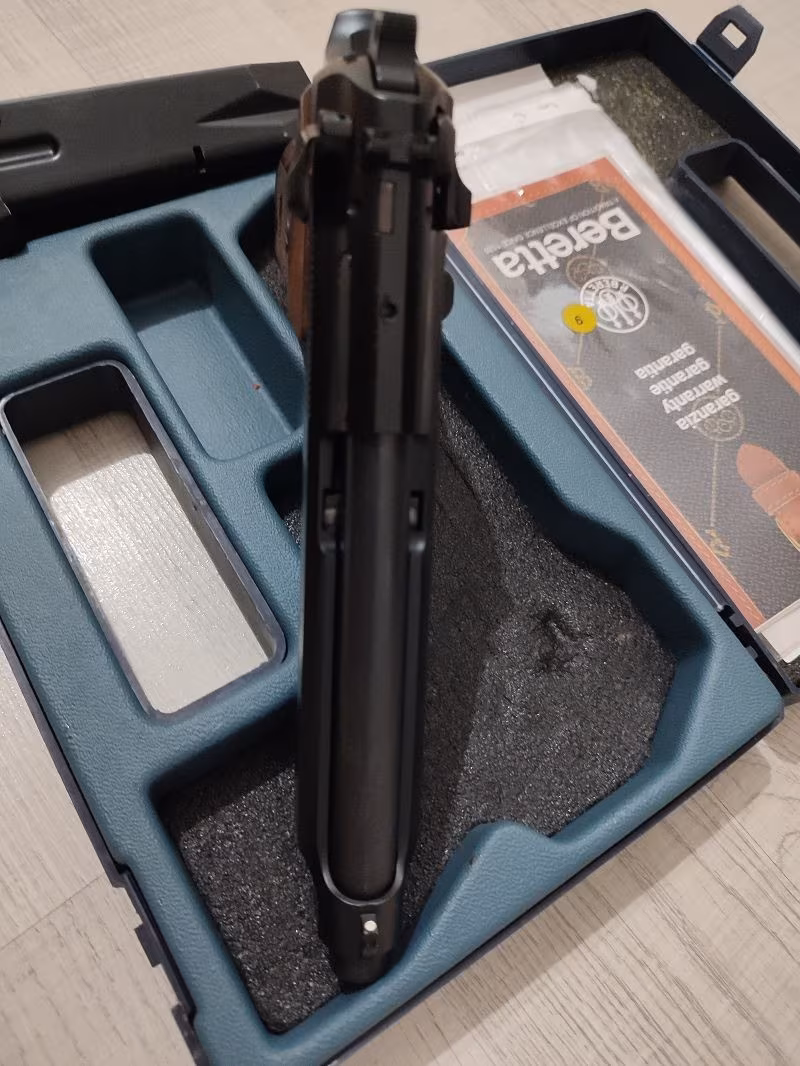 Sıfırdan farksız Beretta 9 mm 15+1 ihtiyaç fazlalığından
