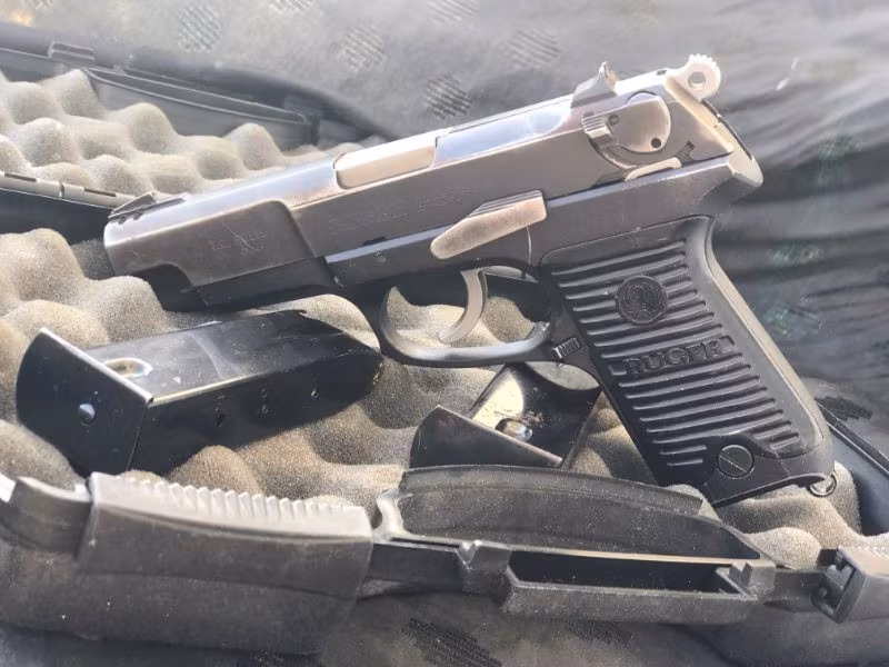 Temiz emekli polisten satılık RUGER