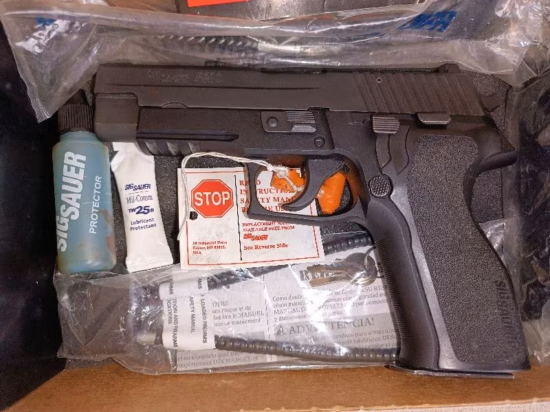 SIFIR SİGSUAR P 226 NİTRON AMERİKAN KUTUSUNDA  YÜKSEK MAHKEME BAŞKANINDAN ALINMA ETİKETİ ÜZERİNDE