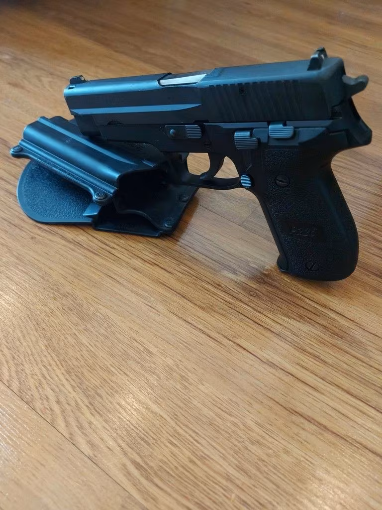 Sig Sauer P226  (ALMAN)