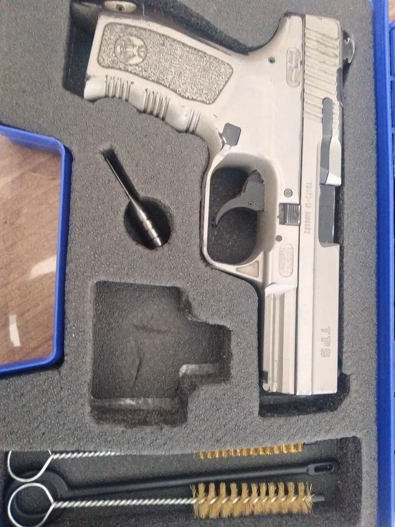 Askeri personelden silah