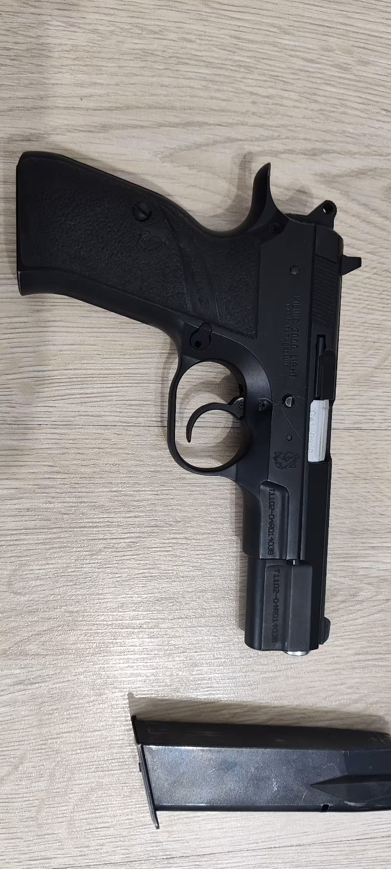 Çok az kullanılmış Sarsılmaz Kılınç 2000 Light