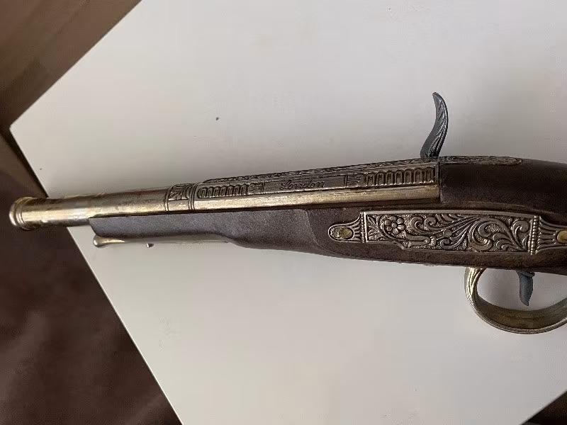 Klasik koleksiyonluk tarihi çakmaklı tabanca