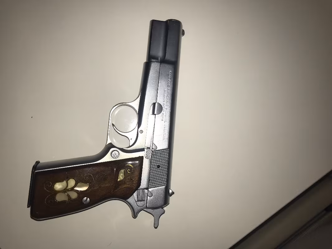 Kamu görevlisinden satılık temiz browning HP