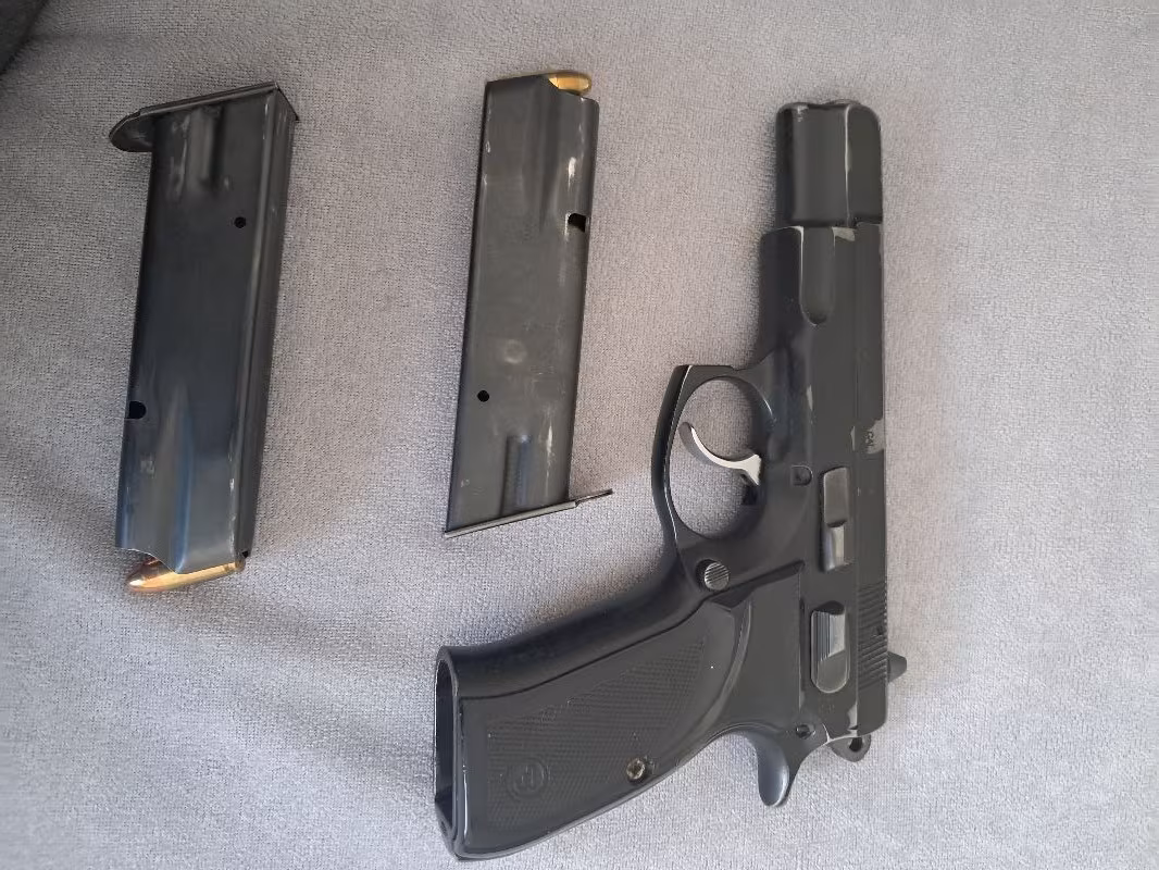 Memurdan 99 model cz 75 B çok temiz