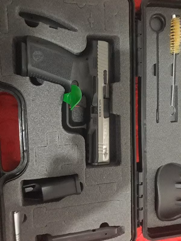 Memurdan kutu ici sifir silah