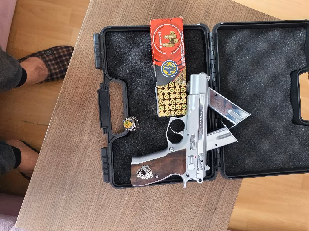 Cz