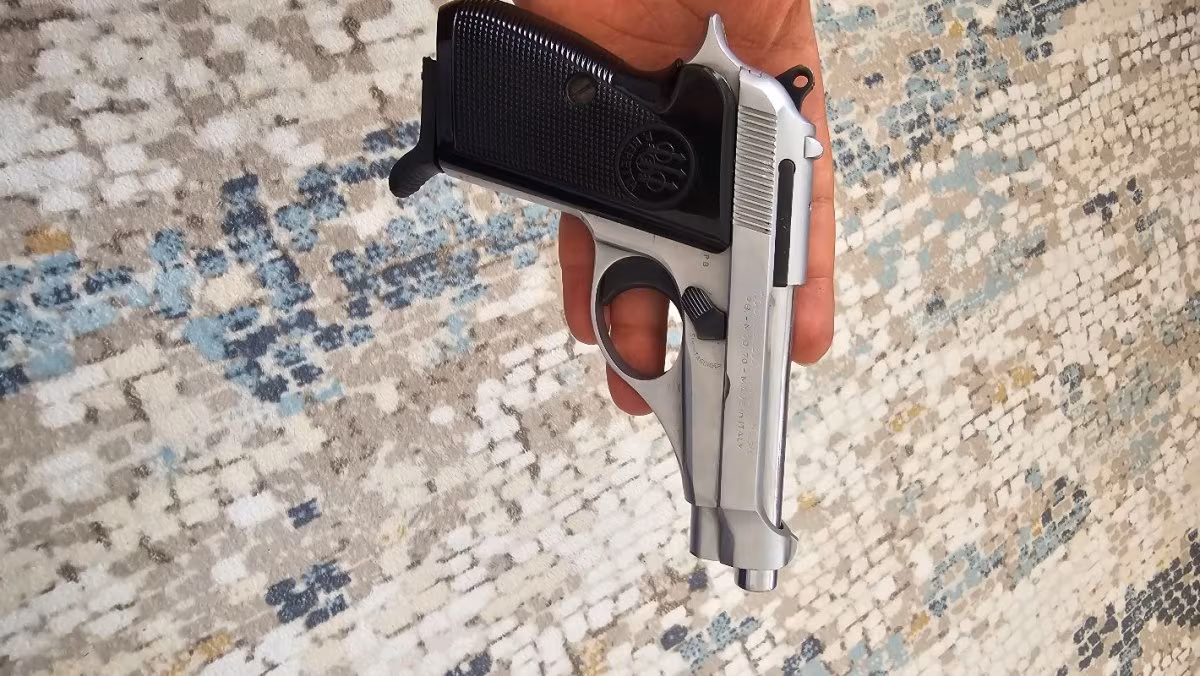 Memurdan düğmeli baretta