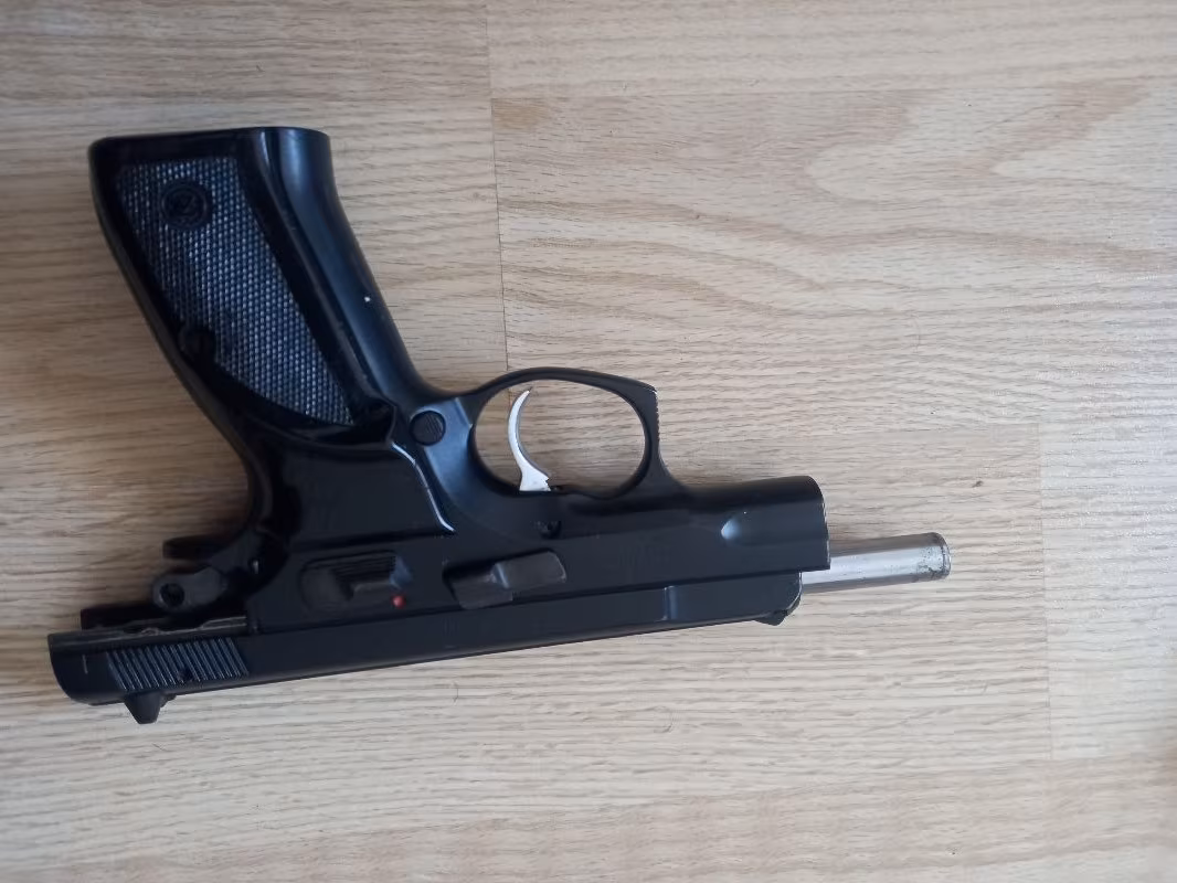 EMEKLİ POLİSTEN CZ75