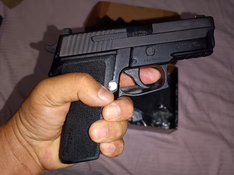 SIFIR SİGSUAR P 229 TABANCA ETİKETLER ÜZERİNDE TÜRKİYE'YE GELEN SON SİGSUARLARDAN TUTULAN MODELİ ORJİNAL KUTUSUNDA TÜM APARATLARI İLK GÜNKÜ GİBİ POŞETİNDE BULUNDURMA OLDUĞU İÇİN KUTUSUNDA KASADA MUHAFAZA EDİLMİŞ