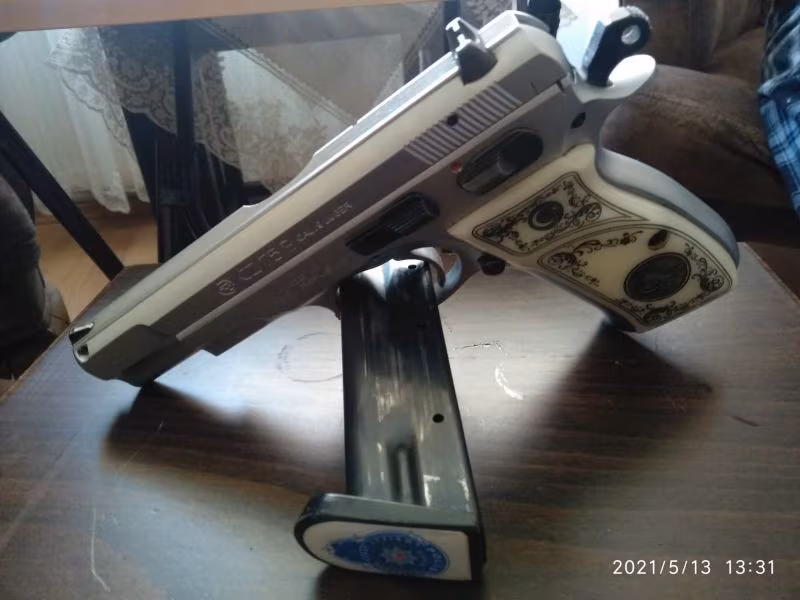 ACİLL EMEKLİ POLİSTEN  TEMİZ CZ75B KROM MAT