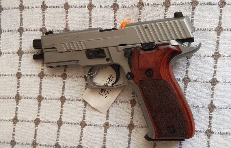Kamu personelinden sig sauer p226 elite