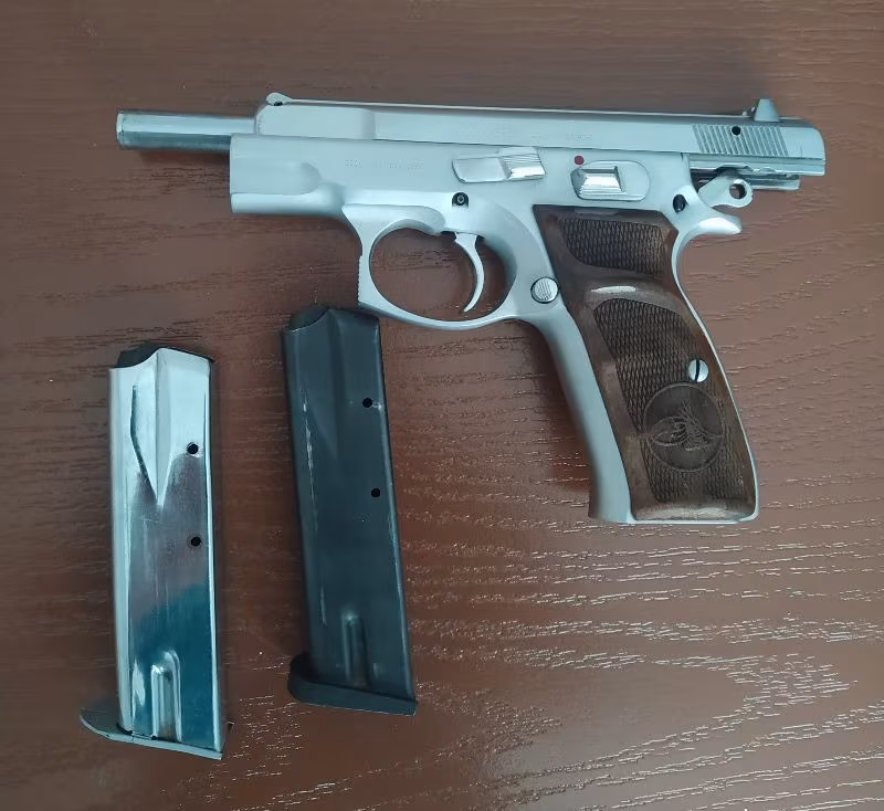 Polis Memurundan Cz 75