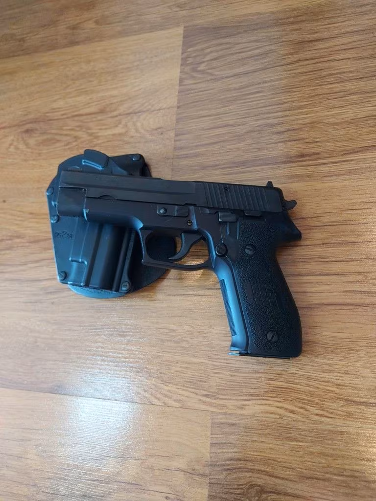 Sig Sauer P226  (ALMAN)
