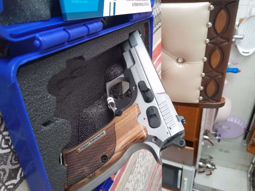 Sıfır kutusunda etiketi uzerinde hiç atış yapılmamış sarsilmaz kilinc