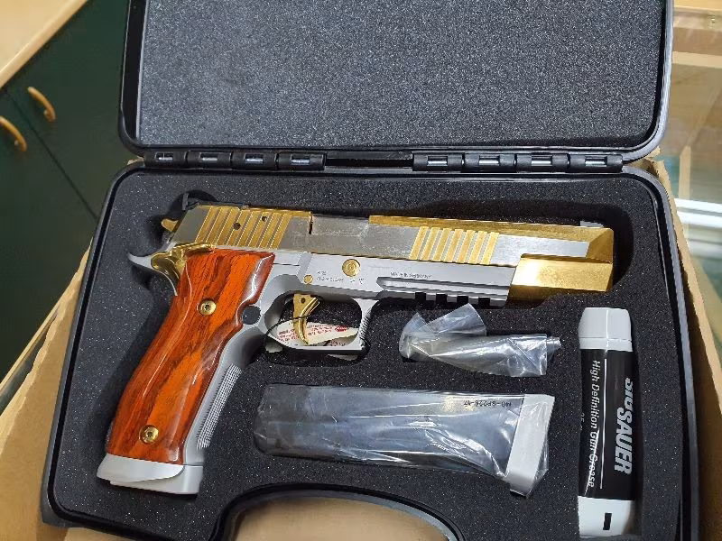 SİG SAUER X6 VİOLİN orijinal 24 ayar altın kaplama (ACİL SATILIK) Bu fiyata böylesi yok