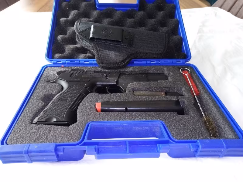 BAYANDAN TEMİZ TAŞIMA RUHSATLI SİLAH