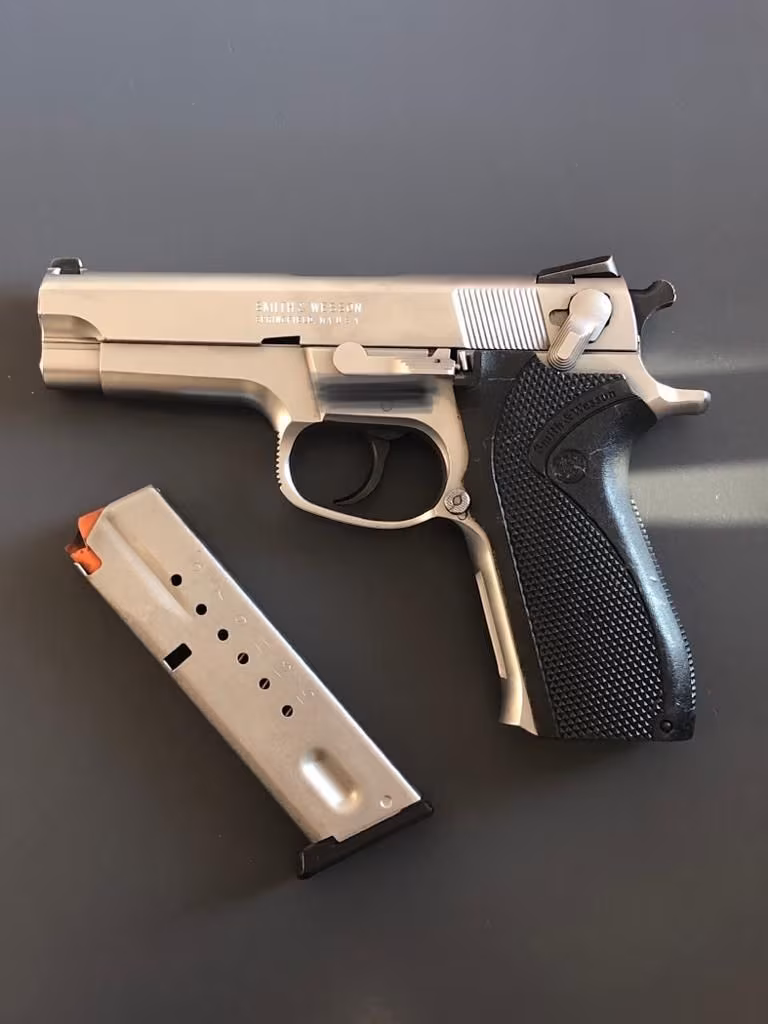 Askeri personelden çok temiz Smith wesson 5906