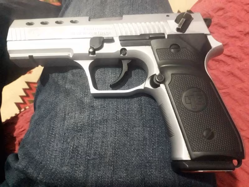 Ruhsatlı acil ihtiyaçtan satılık temiz 100 mermi atılmıştır