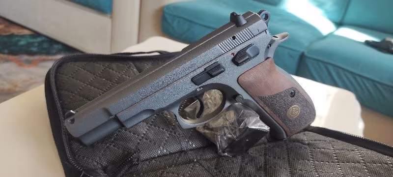✓CZ 75 B