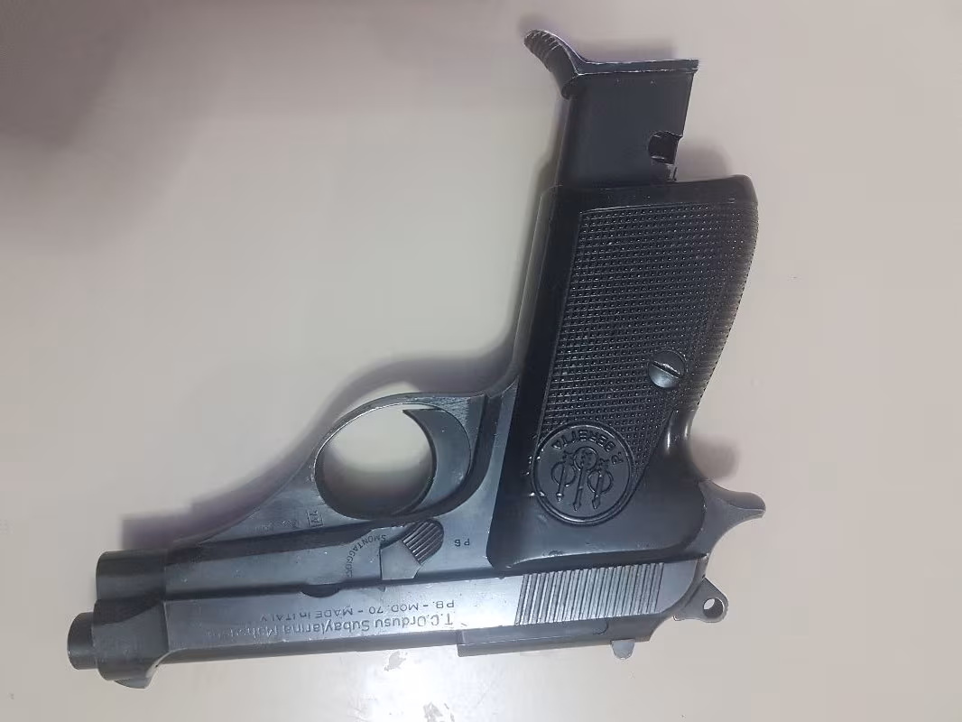 Düğmeli Baretta