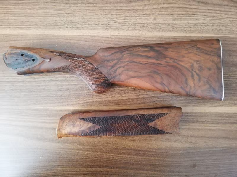 Akus Hunter Lux ,Gravürlü,5 no kundak,yedek namlu,2 adet yedek kundak takımı