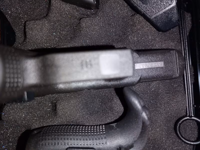 SIFIR GLOCK 19 GEN4  AVUSTURYA' GLOCK 19 GEN 4 TABANCA  EŞİ YOK BULUNDURMA RUHSATLI OLDUĞU İÇİN KUTUSUNDA KASADA MUHAFAZA EDİLMİŞ