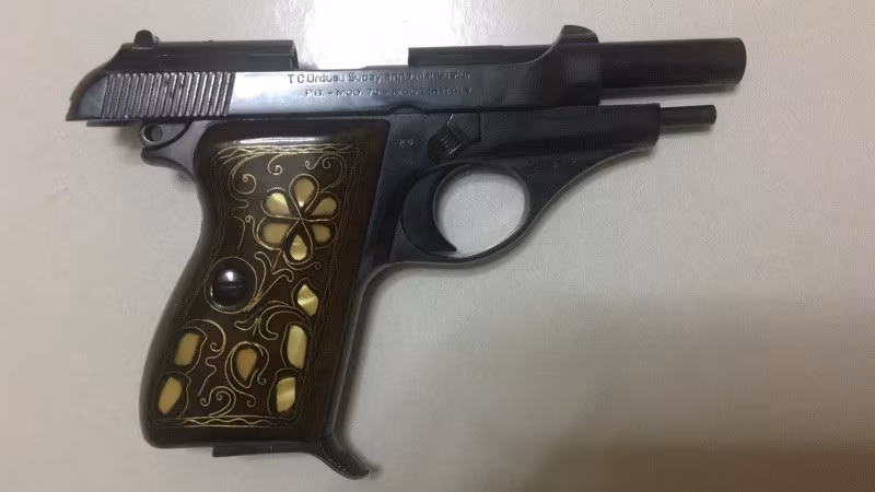 Düğmeli Beretta RUHSATSIZ İSTEYEN ARAMASIN