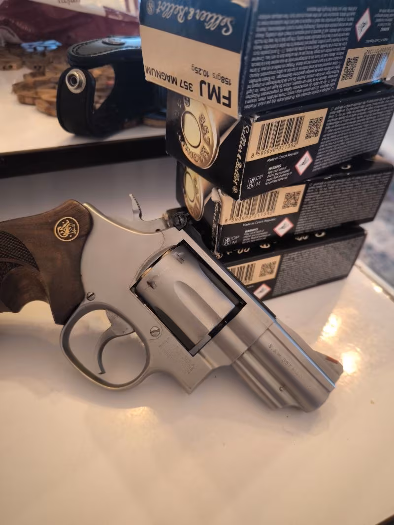 3.57 Smith wesson tabanca mı şarjörlü hafif bir silahla takas etmek istiyorum