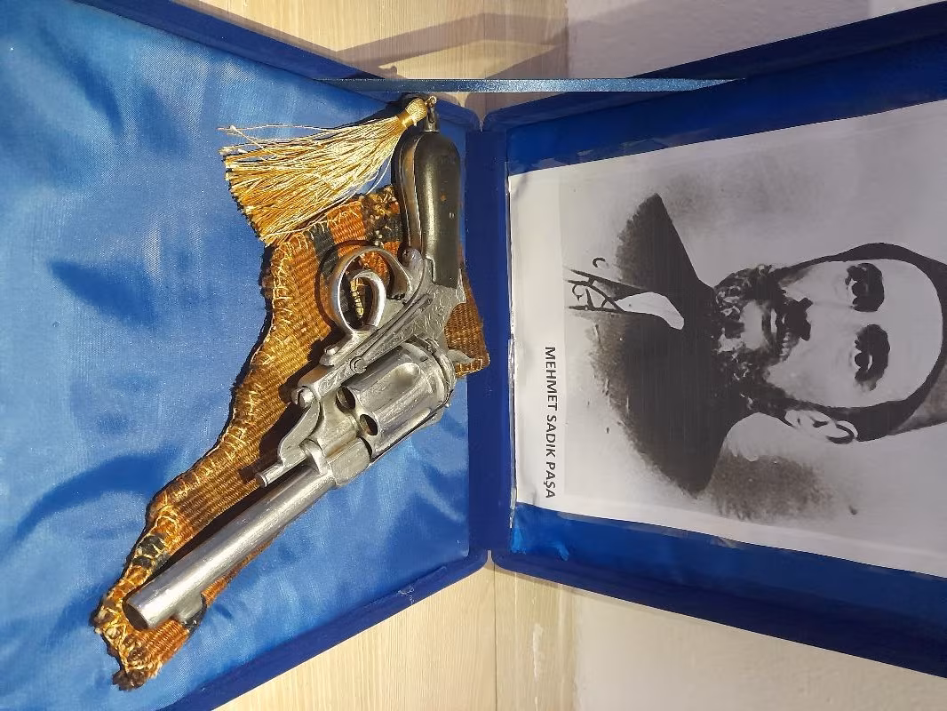 1870 Karadağlı antika