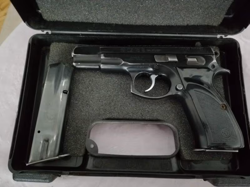 EMEKLI POLISTEN CZ 75B