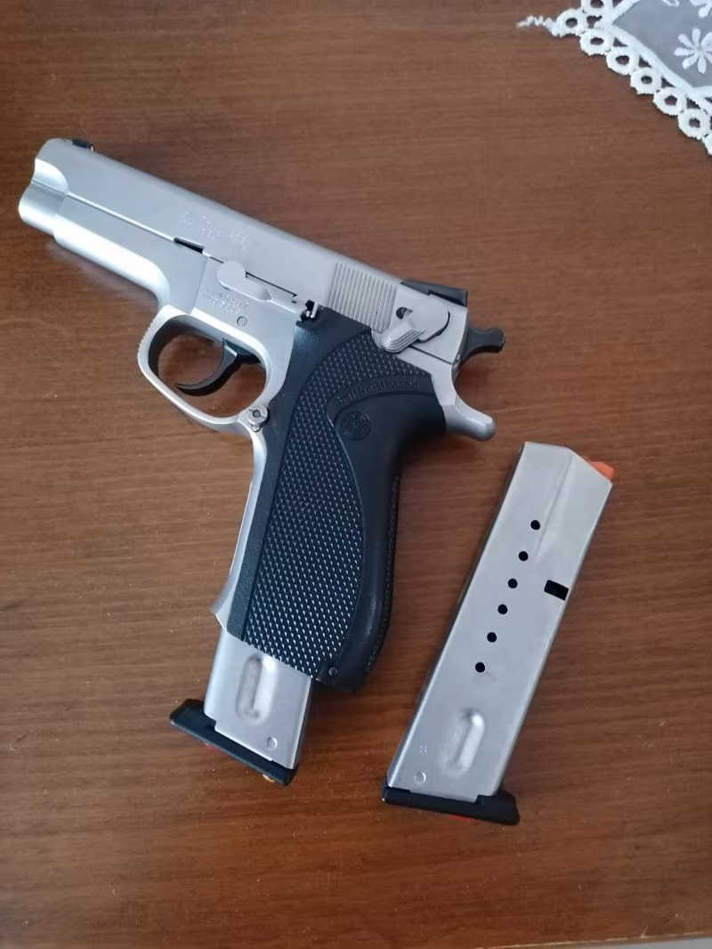 Çok temiz smith wesson 5906