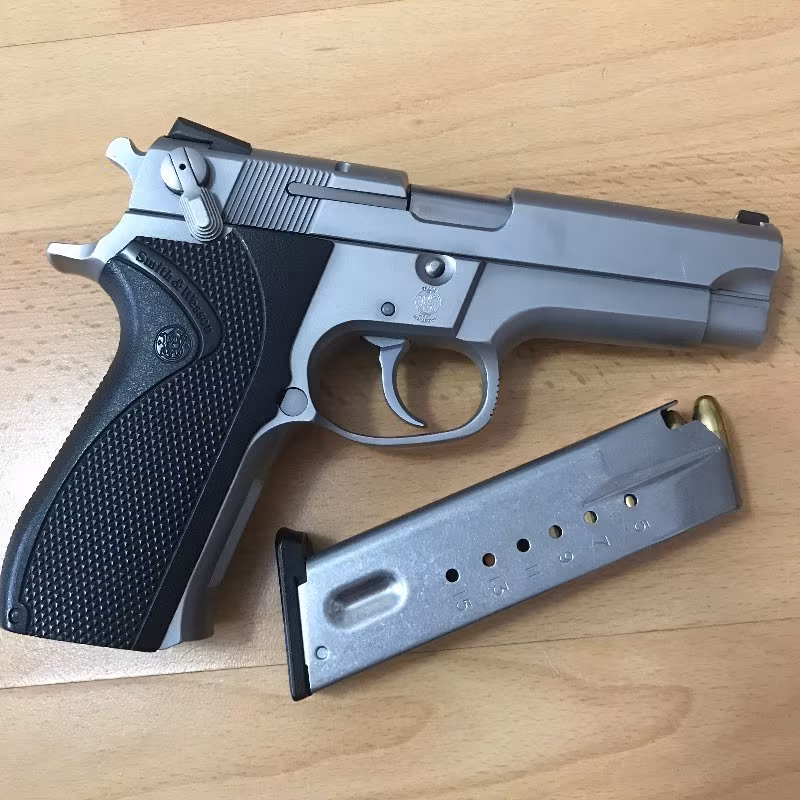 Memurdan temiz Smith Wesson 5906