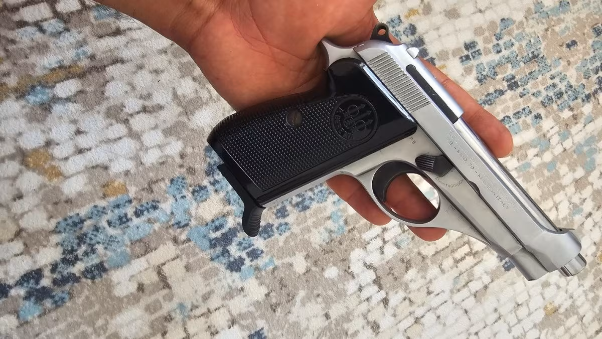 Memurdan düğmeli baretta