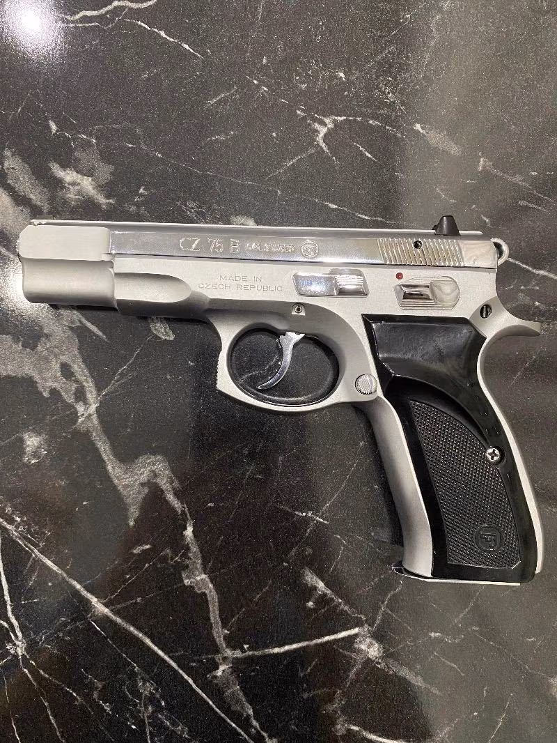 CZ 75 b serisi sıfır alındı görünüm amaçlı titanyum kaplama yapılmıştır