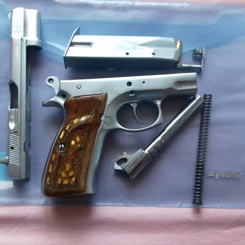 Atış hocası Emekli polisten ikinci el CZ-75 B sıfır ayarında