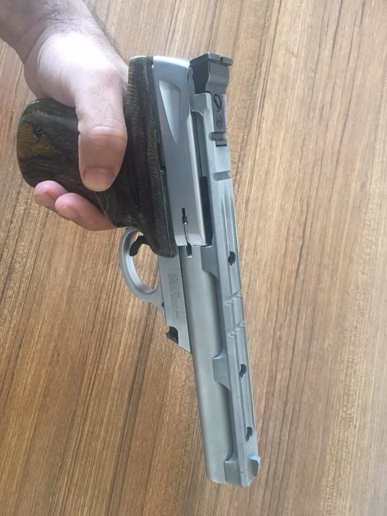 Jandarmadan temiz emsalsiz Smith wesson 22a